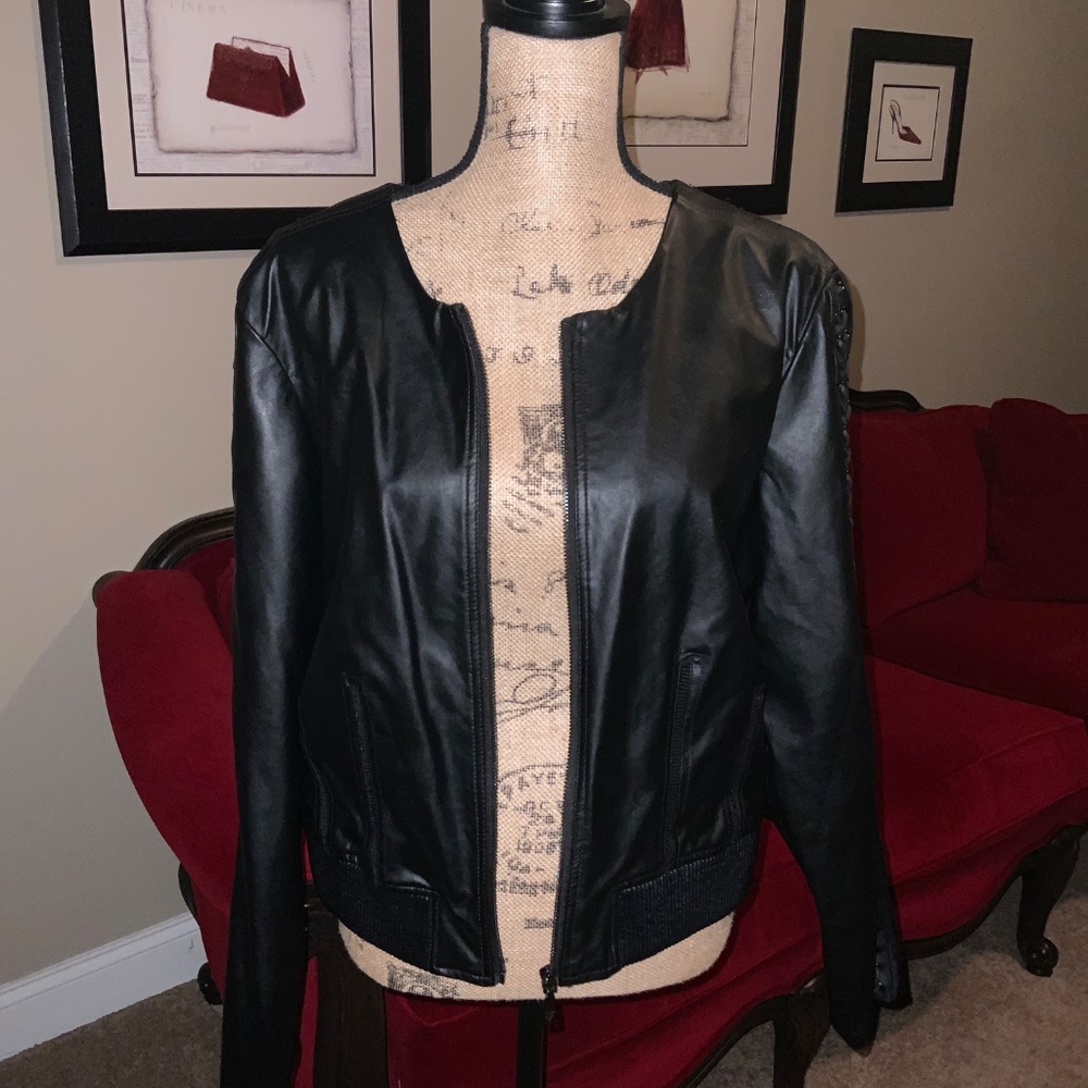 Sleek & Versatile Guess Jacket - image 5